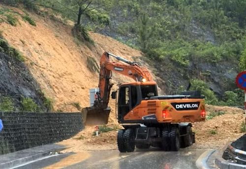 Phường Bãi Cháy (Quảng Ninh) khắc phục các điểm sạt lở.