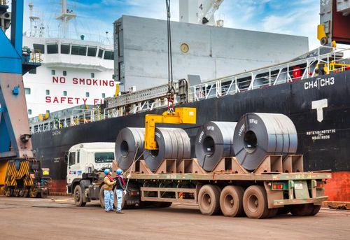Nửa đầu tháng 8, kim ngạch xuất nhập khẩu tiếp tục duy trì ở mức cao, qua đó đưa kim ngạch từ đầu năm đến 15/8 đạt 712,72 tỷ USD.