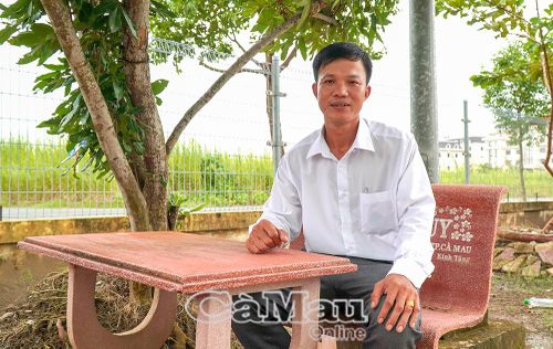 Từng giữ chức Phó Hiệu trưởng, ông Nguyễn Cao Thơ tiếp tục lựa chọn đóng góp cho ngành giáo dục ở vị trí phù hợp. Ảnh: TRÚC LINH