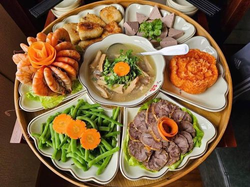 Mâm cúng tươm tất tùy vào từng nhà. Ảnh minh họa.
