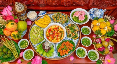 Theo quan niệm dân gian, lễ cúng Rằm tháng 7 không bắt buộc phải tiến hành đúng ngày 15 âm lịch mà gia đình có thể chủ động chọn ngày làm lễ sớm hơn. Ảnh minh họa.