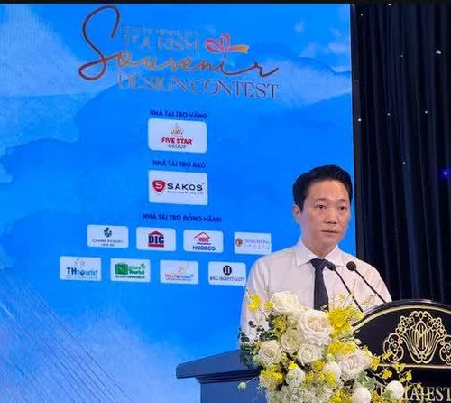 Ông Lê Trương Hiền Hòa, Phó Giám đốc Sở Du lịch TP.HCM phát biểu trước cuộc họp.