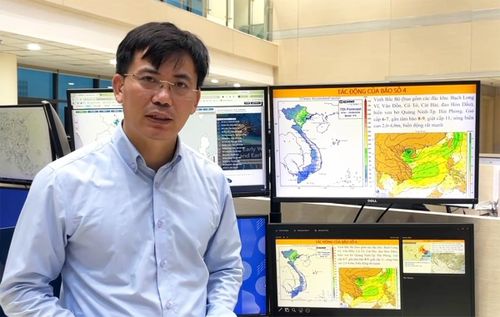 Ông Nguyễn Văn Hưởng thông tin về những tác động của bão số 4.