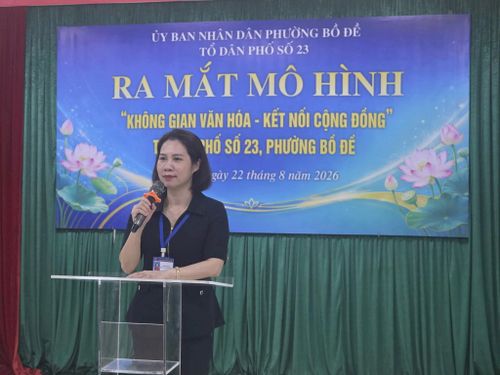 Phó Chủ tịch UBND phường Bồ Đề Đào Thị Hoa phát biểu tại lễ ra mắt mô hình. Ảnh: Mai Khôi