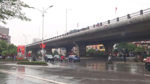 Khu vực dưới chân cầu Vĩnh Tuy. Ảnh: Lại Tấn