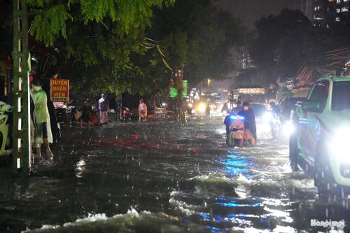 Đoạn nút giao ngã ba Xa La - Phạm Tu cũng từng là một trong những điểm đen ngập lụt. Trước đây, chỉ cần một cơn mưa lớn kéo dài khoảng 1-3 tiếng, một đoạn đường từ ngã ba Xa La tới qua Xí nghiệp dệt len Đà Lạt sẽ rơi vào ngập sâu. Ảnh chụp năm 2025. Ảnh: Khánh Huy