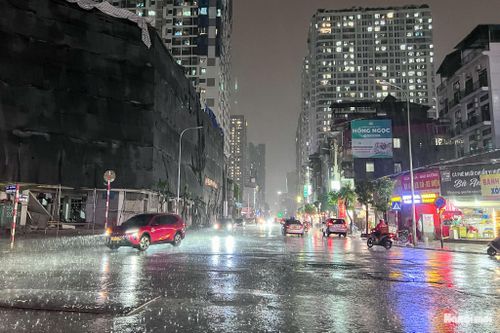 Phố Nguyễn Tuân thông thoáng, không ghi nhận điểm ngập úng nào trong đêm 23-8. Ảnh: Khánh Huy