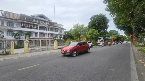 Theo thông báo, phiên đấu giá được tổ chức khi có ít nhất 2 nhà đầu tư đăng ký tham gia và có hồ sơ đáp ứng đầy đủ các yêu cầu, điều kiện theo quy định. Trong ảnh là trụ sở Sở Y tế trước đây. Ảnh: H.Dũng.