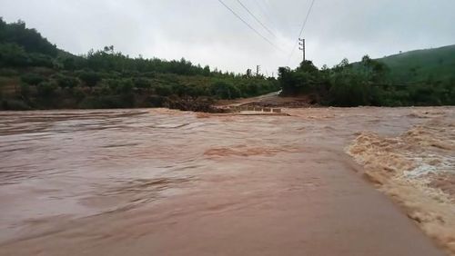 Cảnh báo khẩn cấp lũ trên nhiều sông. Ảnh: N.Hà