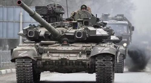 T-90 cũng được trang bị các giải pháp bảo vệ mới, trong đó có giáp phản ứng nổ và hệ thống gây nhiễu, đối phó tên lửa chống tăng có điều khiển.