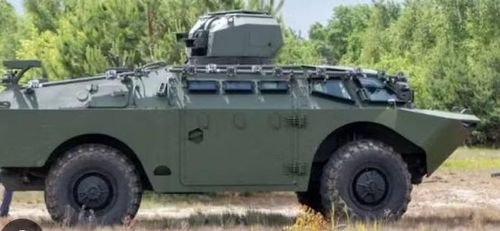 BRDM-2 đạt tốc độ tối đa 100 km/h trên đường, 10 km/h khi lội nước và tầm hoạt động 750 km.