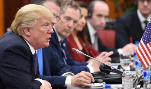 Ông Trump và các cố vấn cho rằng sức ép kinh tế có thể buộc Iran chấp nhận những điều kiện do Washington đưa ra để chấm dứt xung đột. Trong khi đó, các quan chức Iran cho rằng lãnh đạo Mỹ đang chịu sức ép chính trị liên quan đến việc rút quân, dẫn tới bế tắc hiện nay.