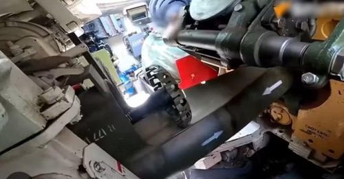 Tuy nhiên, cần phân biệt giữa thiết kế và cách sử dụng thực tế. Không phải mọi viên đạn trên T-72 hay T-90 đều nằm trong carousel; nhiều biến thể còn mang thêm đạn dự trữ ở những vị trí khác nhau. Chính lượng đạn bổ sung này cũng có thể trở thành yếu tố ảnh hưởng đến khả năng sống sót nếu xe bị đánh trúng.