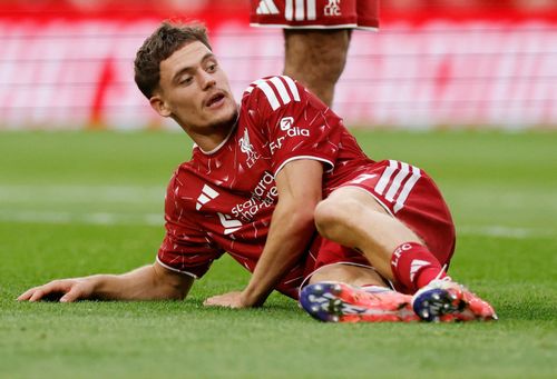  Sự xuất hiện của Bezos cho thấy Premier League ngày càng trở thành tài sản hấp dẫn với giới tỷ phú công nghệ và tài chính toàn cầu. 