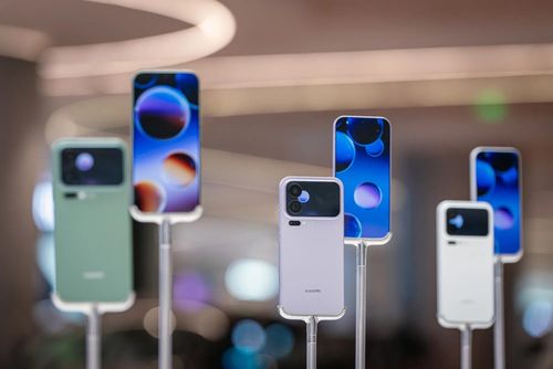 Xiaomi không còn tập trung vào phân khúc smartphone giá rẻ. Ảnh: Bloomberg.