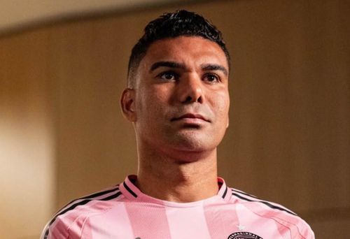 Casemiro trượt dài sau khi rời MU.