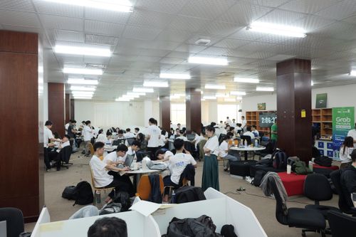 Trong 36 tiếng, các đội hoàn thiện mô hình thử nghiệm với sự đồng hành của cố vấn.