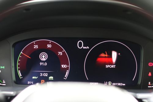  Chế độ Thể thao (Sport Mode) mang lại cảm giác lái phấn khích hơn, dù thông số động cơ là không đổi. Ảnh minh họa: Phúc Hậu. 