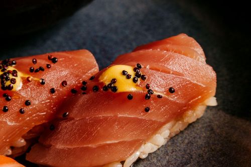  Cận cảnh sushi cá ngừ tươi. Ảnh minh họa: Jonathan Borba/Pexels. 