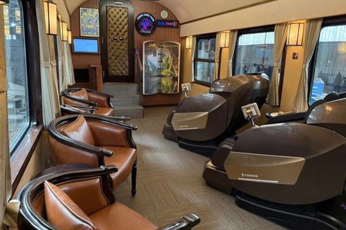 Cận cảnh tàu hỏa Huế - Phong Nha dự kiến khai thác từ ngày 28/8, đưa du khách đi qua quần thể di tích Cố đô Huế và Vườn quốc gia Phong Nha - Kẻ Bàng. Ảnh: VNR.