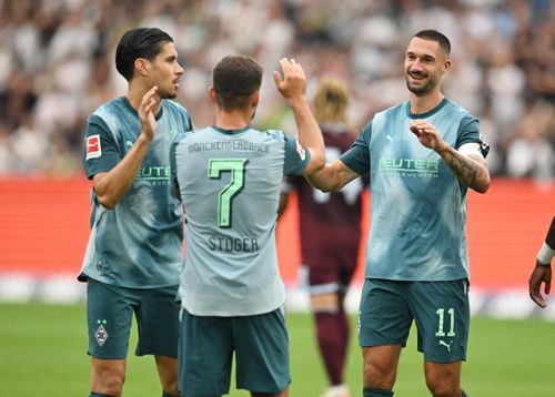  Hậu vệ 29 tuổi (trái) được nâng vai trò tại Gladbach sau khi Nico Elvedi rời CLB và hiện nằm trong nhóm thủ lĩnh của đội. 