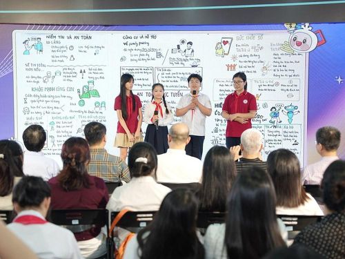 Trang bị kỹ năng nhận diện rủi ro, kiểm chứng thông tin và ứng xử có trách nhiệm là hành trang cần thiết của người trẻ trên không gian số. Ảnh: VGP/Báo Điện tử Chính phủ