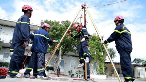 Cán bộ, chiến sĩ Cảnh sát PCCC và CNCH tăng cường trực, sẵn sàng xử lý các tình huống cháy, nổ