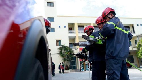 Lực lượng PCCC và CNCH kiểm tra, chuẩn bị phương tiện, sẵn sàng ứng phó sự cố trong dịp nghỉ lễ