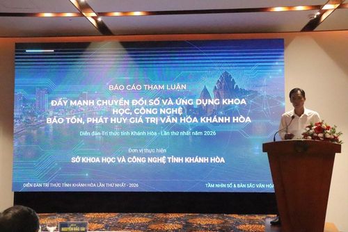 Đại biểu Sở Khoa học và Công nghệ tỉnh Khánh Hòa trình bày tham luận "Đẩy mạnh chuyển đổi số và ứng dụng thành tựu khoa học, công nghệ góp phần hoàn thành mục tiêu về văn hóa của Nghị quyết Đại hội Đảng bộ tỉnh Khánh Hòa, nhiệm kỳ 2025 - 2030"