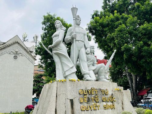 Dự kiến, vị trí mới của tượng đài là tại Trung đoàn 692, Sư đoàn Bộ binh 301, Bộ Tư lệnh Thủ đô