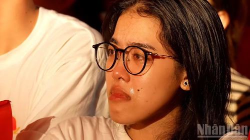 Khán giả Thành phố Hồ Chí Minh thật sự xúc động trước sự hy sinh của những người đi trước.