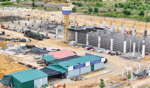 Dự án Khu công nghiệp Quảng Trị sôi động với nhiều công trình, nhà máy của các nhà đầu tư đang xây dựng