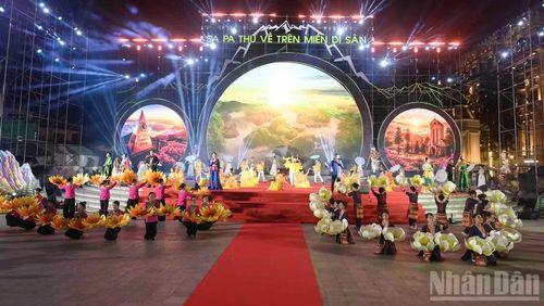Các tiết mục văn nghệ được dàn dựng công phu, hấp dẫn, mang đậm bản sắc đồng bào các dân tộc ở Sa Pa.