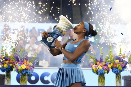  Coco Gauff ăn mừng cùng cúp vô địch Cincinnati Open 2026. (Ảnh: Cincinnati Open) 