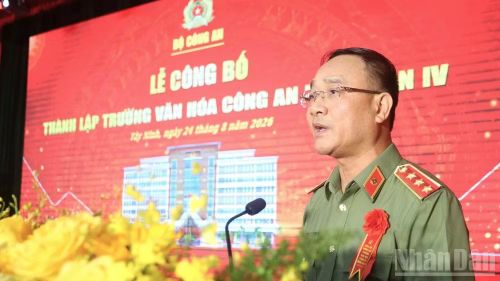 Thượng tướng Phạm Thế Tùng, Ủy viên Trung ương Đảng, Thứ trưởng Công an phát biểu.