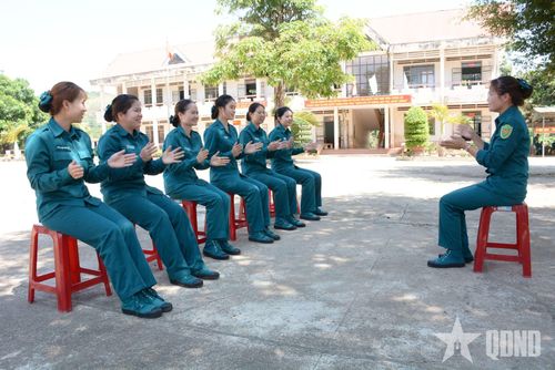 Ngày cuối tuần của các nữ chiến sĩ dân quân thường trực.