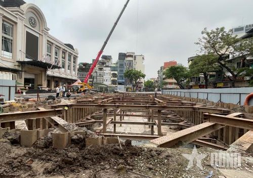  Công trình bể ngầm khu vực chợ Hàng Da (giai đoạn thi công tháng 4-2026). Ảnh: CHUNG HOÀNG