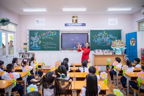  Học sinh lớp 1 Trường Tiểu học Nguyễn Bỉnh Khiêm (phường Sài Gòn) sinh hoạt nền nếp học tập tại lớp 