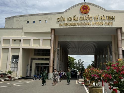  15 công dân Việt Nam được trở về từ cửa khẩu quốc tế Hà Tiên 