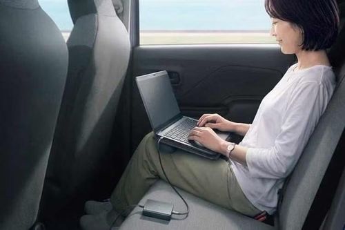 Danh sách trang bị còn có hai cổng USB Type-C, nguồn điện AC 1.500W, kết nối và điều khiển một số chức năng của xe qua ứng dụng điện thoại, sưởi hàng ghế trước và sưởi vô-lăng.