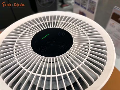 Khi chuyển sang chế độ ngủ, máy vận hành với độ ồn dưới 20 dB, đồng thời tắt đèn hiển thị để hạn chế ảnh hưởng đến giấc ngủ và tối ưu mức tiêu thụ điện trong thời gian sử dụng.