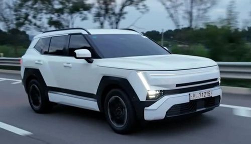Ở bên ngoài, điểm nhận diện đáng chú ý nhất trên Tucson 2027 là hệ thống chiếu sáng.
