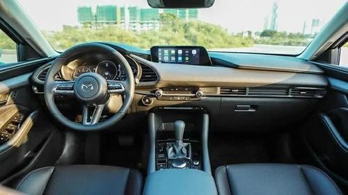 Khoang nội thất của Mazda3 được thiết kế theo hướng tối giản, tập trung vào người lái.
