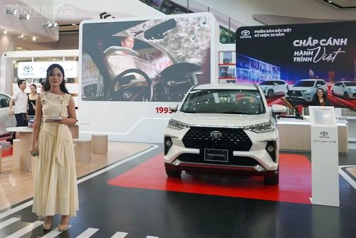Toyota Veloz Cross đang tăng tốc mạnh mẽ và thu hẹp khoảng cách với đối thủ dẫn đầu.