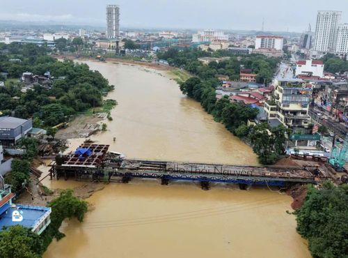Mực nước sông Cầu tại một số trạm thủy văn trên địa bàn Thái Nguyên đang lên, cơ quan chức năng cảnh báo nguy cơ ngập úng, lũ quét và sạt lở đất.