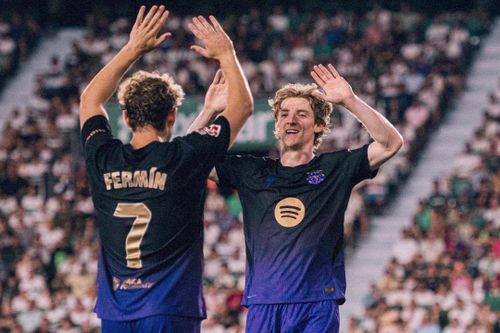 Gordon vào sân và có 2 kiến tạo trong 4 phút. Ảnh: FCB