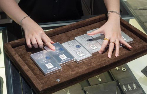 Giá bạc trong nước diễn biến trái chiều. Ảnh: Phú Quý
