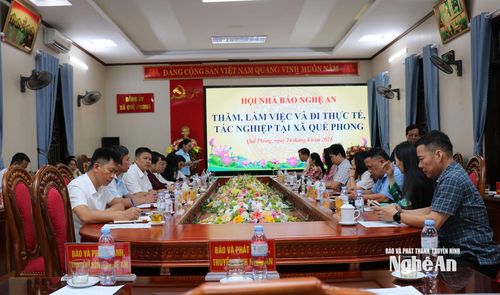 Toàn cảnh cuộc làm việc giữa Đảng ủy xã Quế Phong và Hội Nhà báo Nghệ An. Ảnh: Nguyễn Nam.