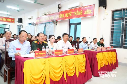Các đại biểu dự lễ khai mạc. Ảnh: Hữu Lương