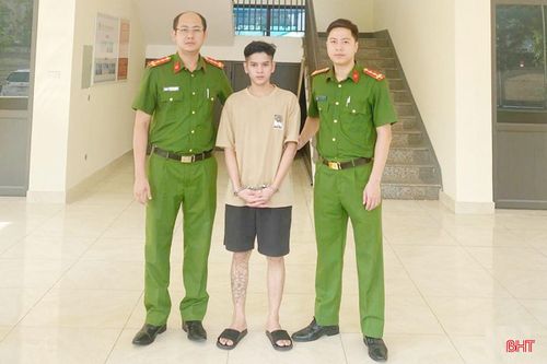 Sau 6 năm lẩn trốn tại nước ngoài, Nguyễn Văn Hùng bị bắt giữ và trục xuất về Việt Nam.
